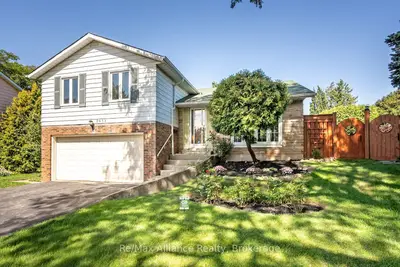 2454 Woking Crescent, Mississauga, On L5k 1z7