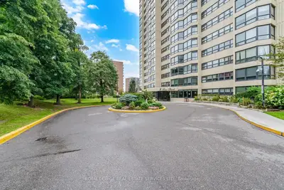 8 Lisa Street 306, Brampton, On L6t 4s6