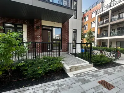 115 Canon Jackson Drive 101, Toronto, On M6m 0e2