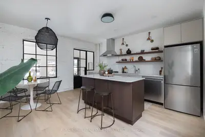1752a St. Clair Avenue W Upper Floor, Toronto, On M6n 1j3