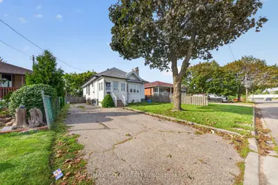 15 Beverley Street, Mississauga, On L4t 1e9