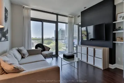 103 The Queensway 602, Toronto, On M6s 5b3