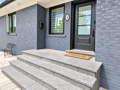 4 Rockfield Drive, Toronto, On M9b 1s1