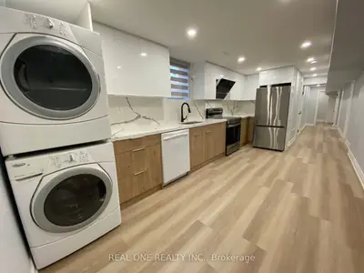 1186 Shadeland Drive Room L1, Mississauga, On L5c 1p4