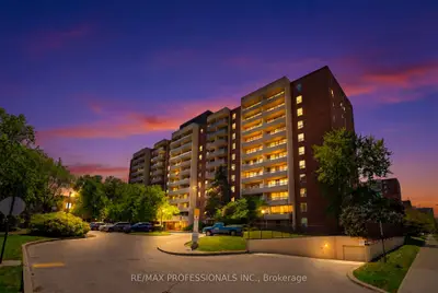 19 Four Winds Drive 204, Toronto, On M3j 2s9