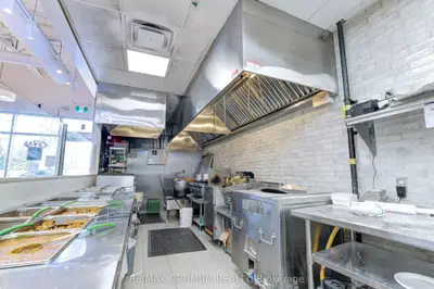 1 Glenn Hawthorne Boulevard 3, Mississauga, On L5r 0c2