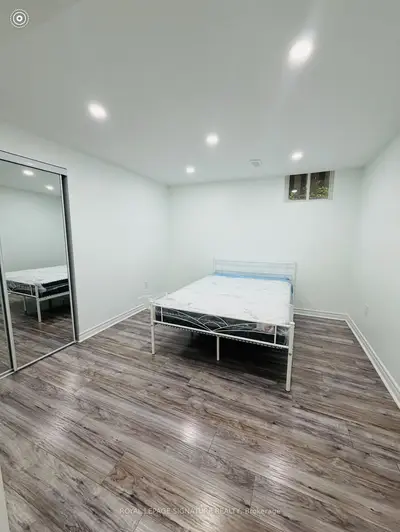 445 Malaga Road Room #2, Mississauga, On L5e 3v8