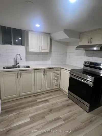 33 Lanark Circle, Brampton, On L6x 5l3
