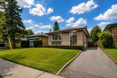 28 Baskerville Crescent, Toronto, On M9c 1t8