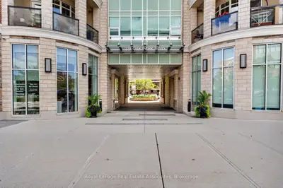 216 Oak Park Boulevard 214, Oakville, On L6h 7s8
