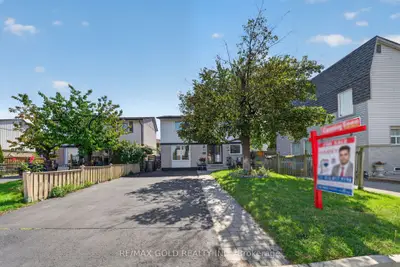 10 Jeffrey Street, Brampton, On L6s 2m9