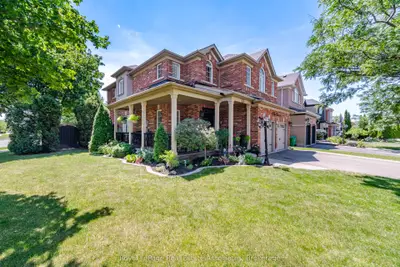 2 Olde Town Road, Brampton, On L6x 4v3