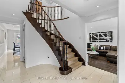 6624 Mockingbird Lane, Mississauga, On L5n 5k4