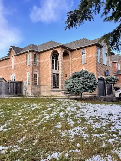 2 Southbend Drive S, Brampton, On L7a 1j4