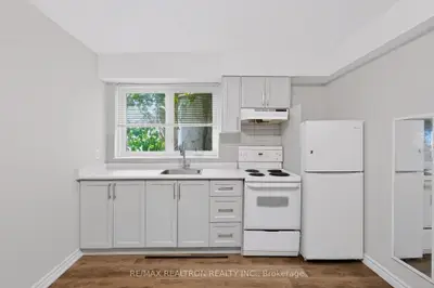 1576 Eglinton Avenue W 2, Toronto, On M6e 2g8