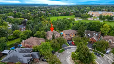 2097 Innkeeper Court, Oakville, On L6m 3a2