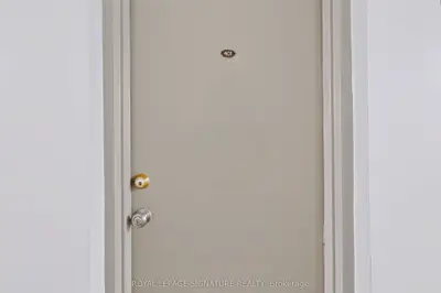2485 Woking Crescent 401, Mississauga, On L5k 1z6