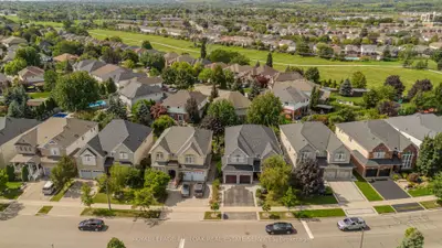 2194 Berwick Drive, Burlington, On L7m 5c3
