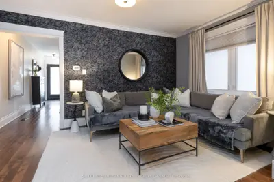 2 Rexford Road, Toronto, On M6s 2m3