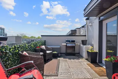 30 Fieldway Road 89, Toronto, On M8z 0e3