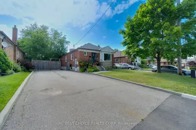 45 Mayall Avenue Main, Toronto, On M3l 1e7