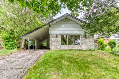 42 Clearbrooke Circle, Toronto, On M9w 2e4