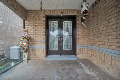 54 Buick Boulevard, Brampton, On L7a 3x7
