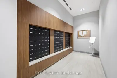 25 Neighbourhood Lane 404, Toronto, On M8y 0c4