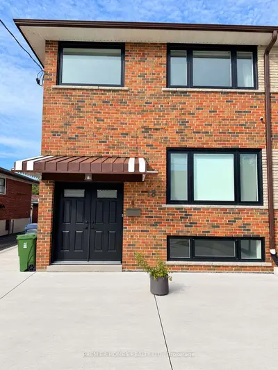 18 Turks Road, Toronto, On M3l 1s7
