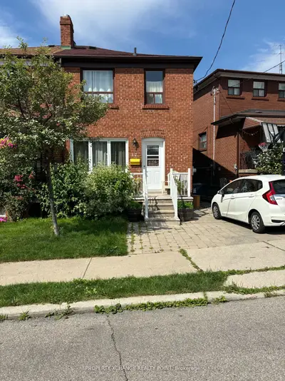 17 Holmesdale Crescent, Toronto, On M6e 1y3