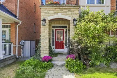 26 Abraham Welsh Road, Toronto, On M9m 0b7