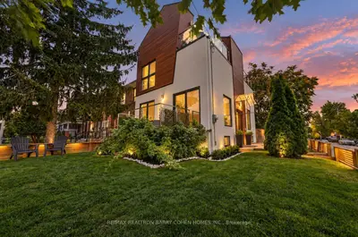 120 Hope Street, Toronto, On M6e 1k1