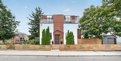 120 Hope Street, Toronto, On M6e 1k1
