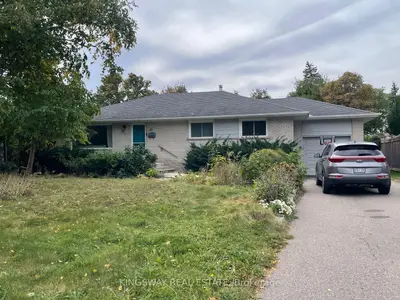 16 Plainsman Road, Mississauga, On L5n 1c5