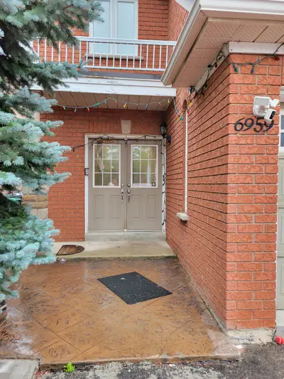 6959 Tassel Crescent Upper, Mississauga, On L5w 1g9