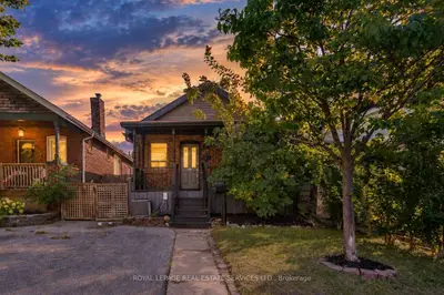 37 Seventeenth Street, Toronto, On M8v 3k2