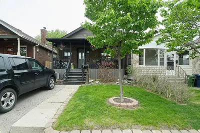 37 Seventeenth Street, Toronto, On M8v 3k2