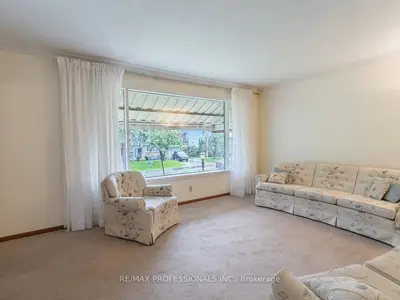 31 Cheshire Drive, Toronto, On M9b 2n7