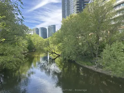 2212 Lake Shore Boulevard W Th1, Toronto, On M8v 0c2