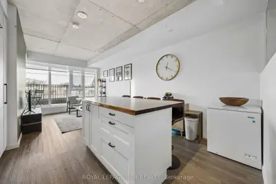 689 The Queensway 321, Toronto, On M8y 0c8