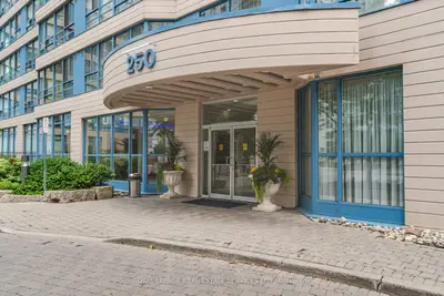 250 Webb Drive Ph05, Mississauga, On L5b 3z4