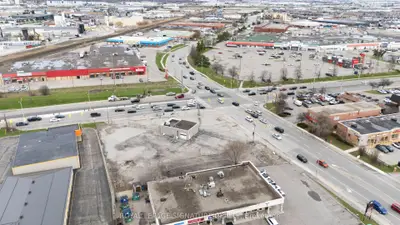 73 Kennedy Road S, Brampton, On L6w 3e4