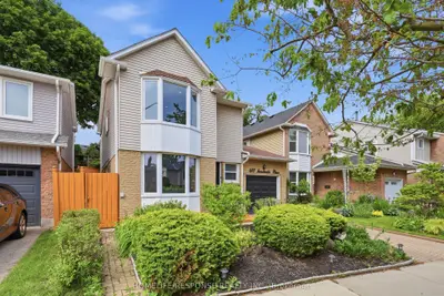 680 Sweetwater Place, Mississauga, On L5h 3y9