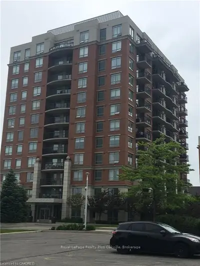 2365 CENTRAL PARK Drive 206, Oakville, ON L6H 0C7