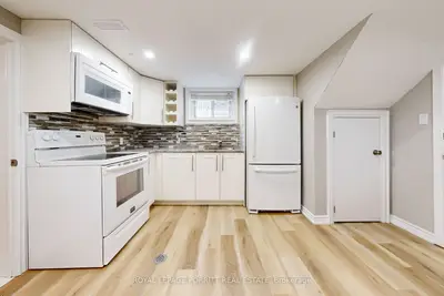 73 Gort Avenue C, Toronto, On M8w 3y9