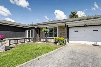 12 Greyfriar Court, Toronto, On M3n 2a9