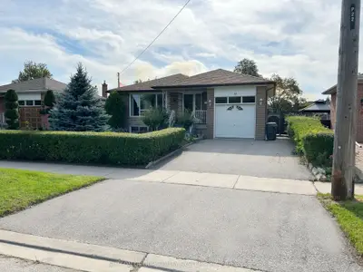20 Taysham Crescent, Toronto, On M9v 1x2
