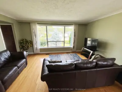 20 Taysham Crescent, Toronto, On M9v 1x2