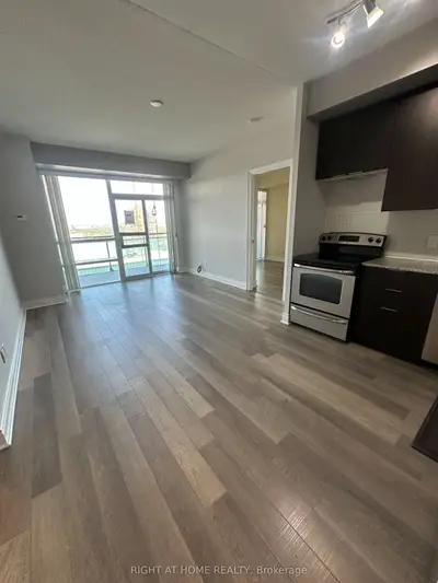16 Brookers Lane 2904, Toronto, On M8v 0a5