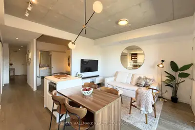 383 Sorauren Avenue 313, Toronto, On M6r 0a4